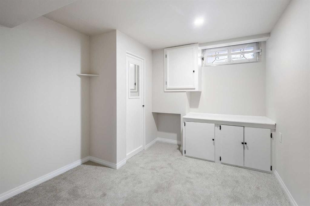 811 Seattle Drive Sw, Calgary, AB