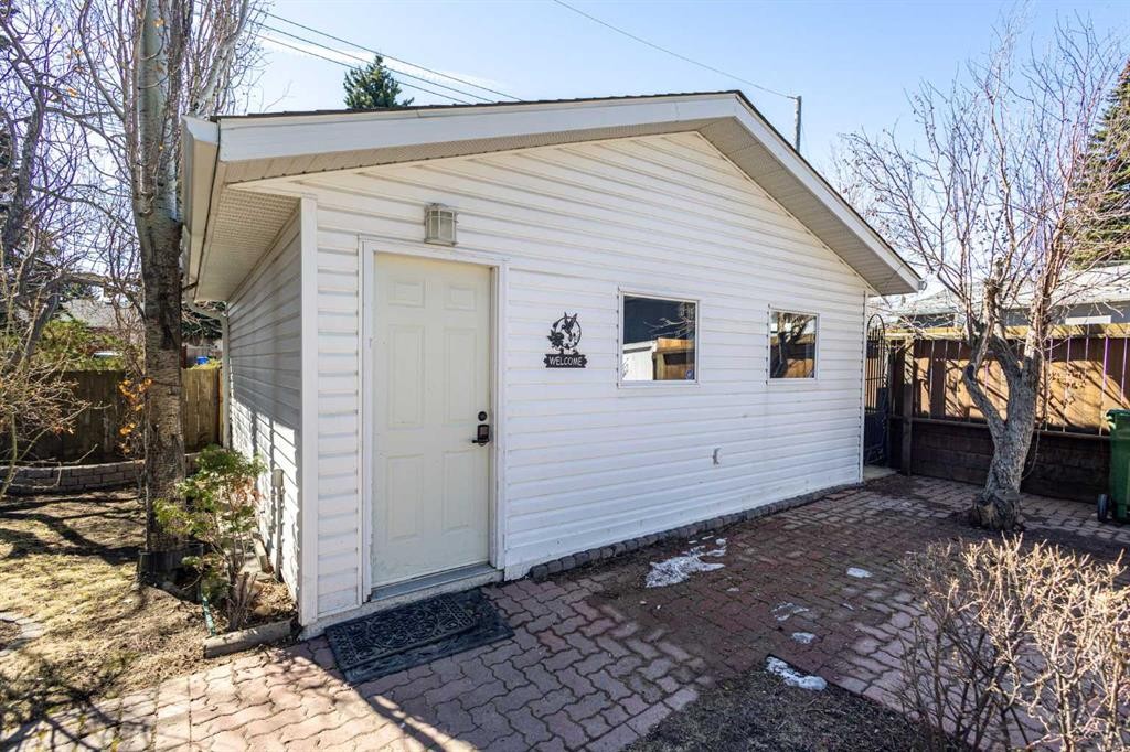 811 Seattle Drive Sw, Calgary, AB