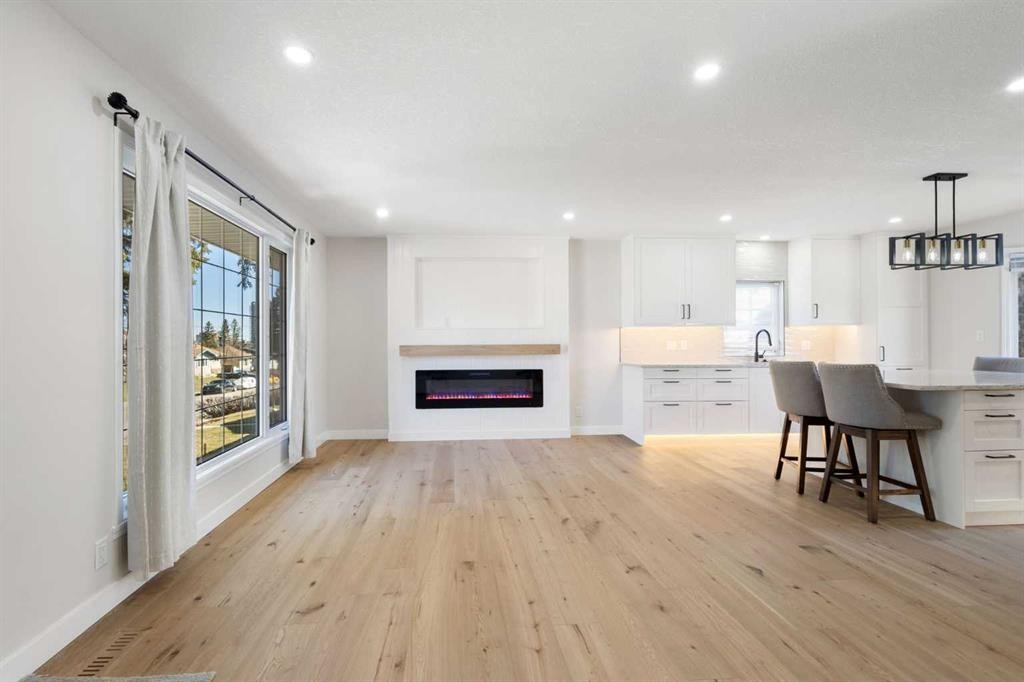 811 Seattle Drive Sw, Calgary, AB