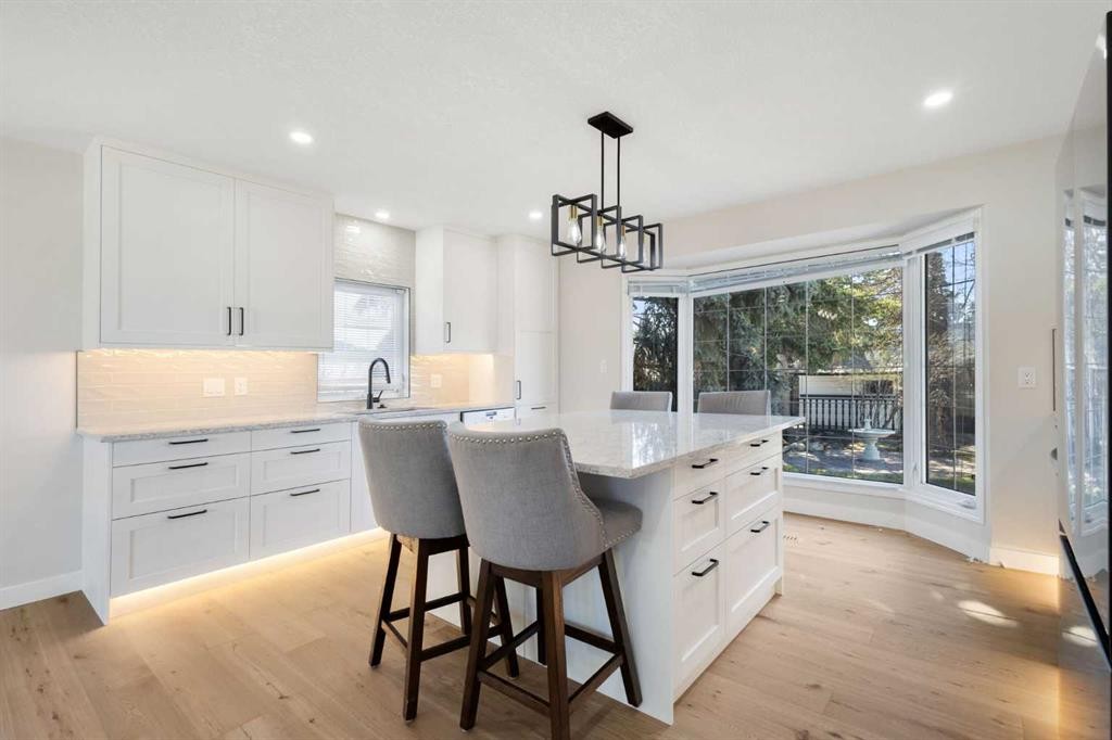 811 Seattle Drive Sw, Calgary, AB