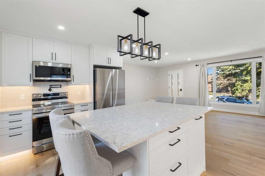 811 Seattle Drive Sw, Calgary, AB