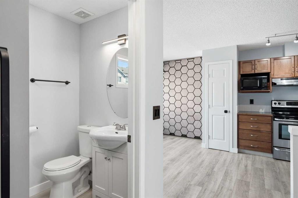 337 Copperfield Boulevard Se, Calgary, AB - Indoor Photo Showing Bathroom