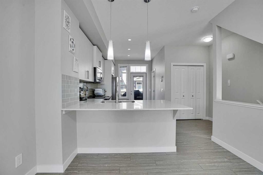 104 Legacy Path Se, Calgary, AB - Indoor Photo Showing Kitchen