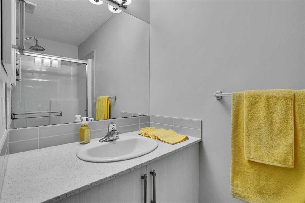 104 Legacy Path Se, Calgary, AB - Indoor Photo Showing Bathroom