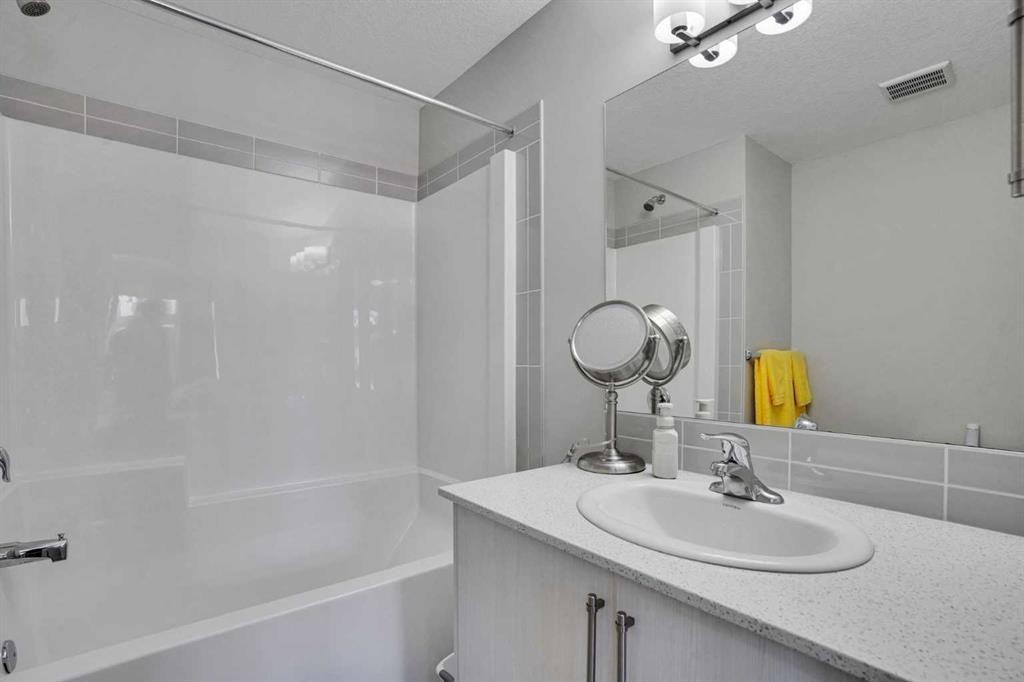 104 Legacy Path Se, Calgary, AB - Indoor Photo Showing Bathroom