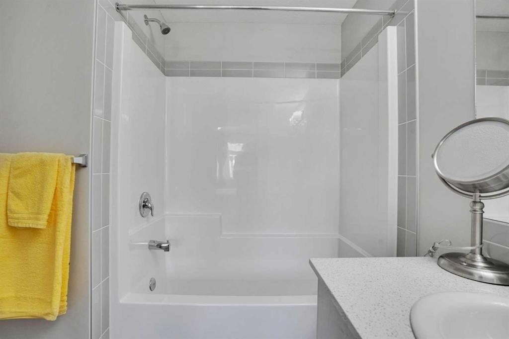 104 Legacy Path Se, Calgary, AB - Indoor Photo Showing Bathroom