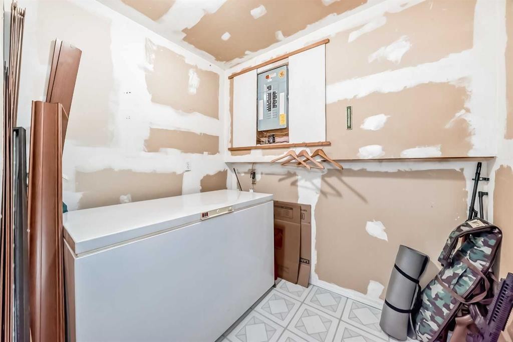 142 Hunterhorn Drive Ne, Calgary, AB - Indoor