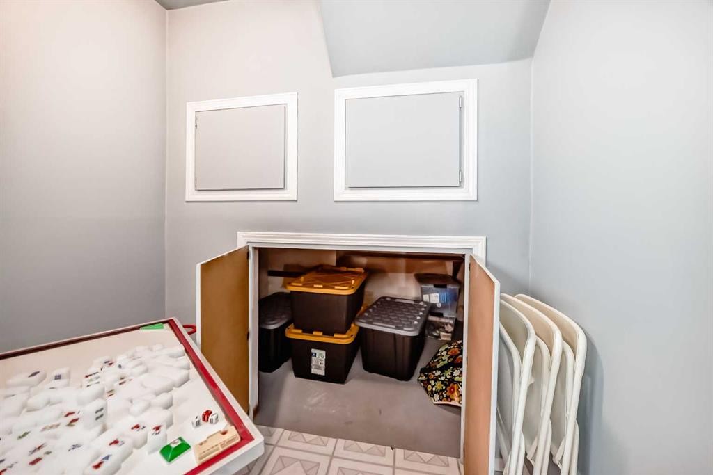 142 Hunterhorn Drive Ne, Calgary, AB - Indoor Photo Showing Other Room