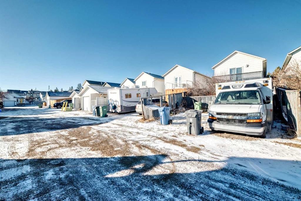 142 Hunterhorn Drive Ne, Calgary, AB - Outdoor