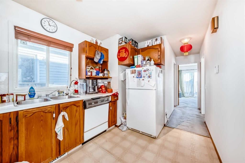 142 Hunterhorn Drive Ne, Calgary, AB - Indoor Photo Showing Kitchen With Double Sink