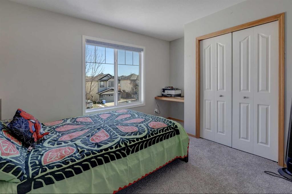 17 Royal Birch Way Nw, Calgary, AB - Indoor Photo Showing Bedroom