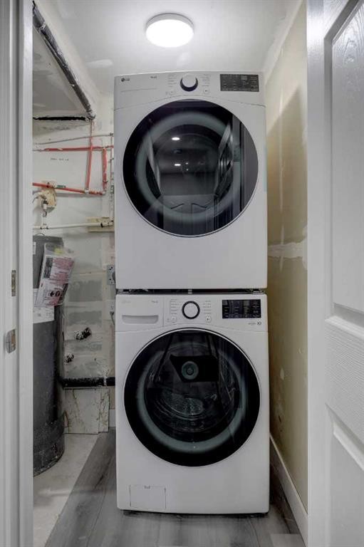 17 Royal Birch Way Nw, Calgary, AB - Indoor Photo Showing Laundry Room