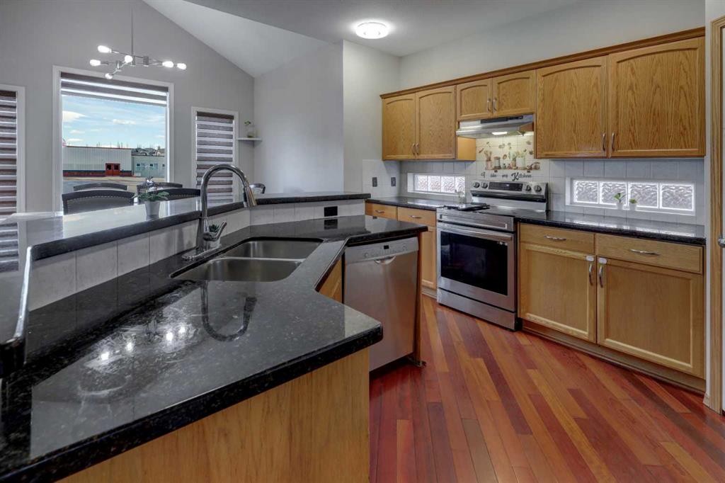 17 Royal Birch Way Nw, Calgary, AB - Indoor Photo Showing Kitchen With Double Sink