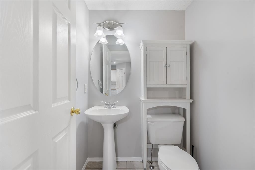 45 Country Hills Crescent Nw, Calgary, AB - Indoor Photo Showing Bathroom