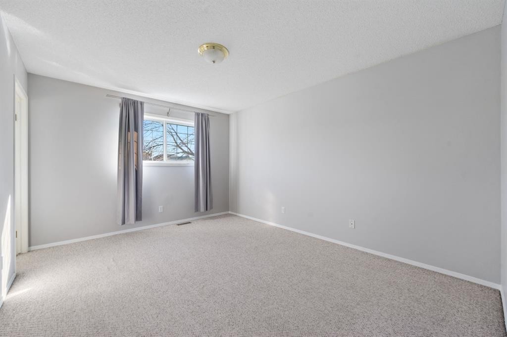 45 Country Hills Crescent Nw, Calgary, AB - Indoor Photo Showing Other Room