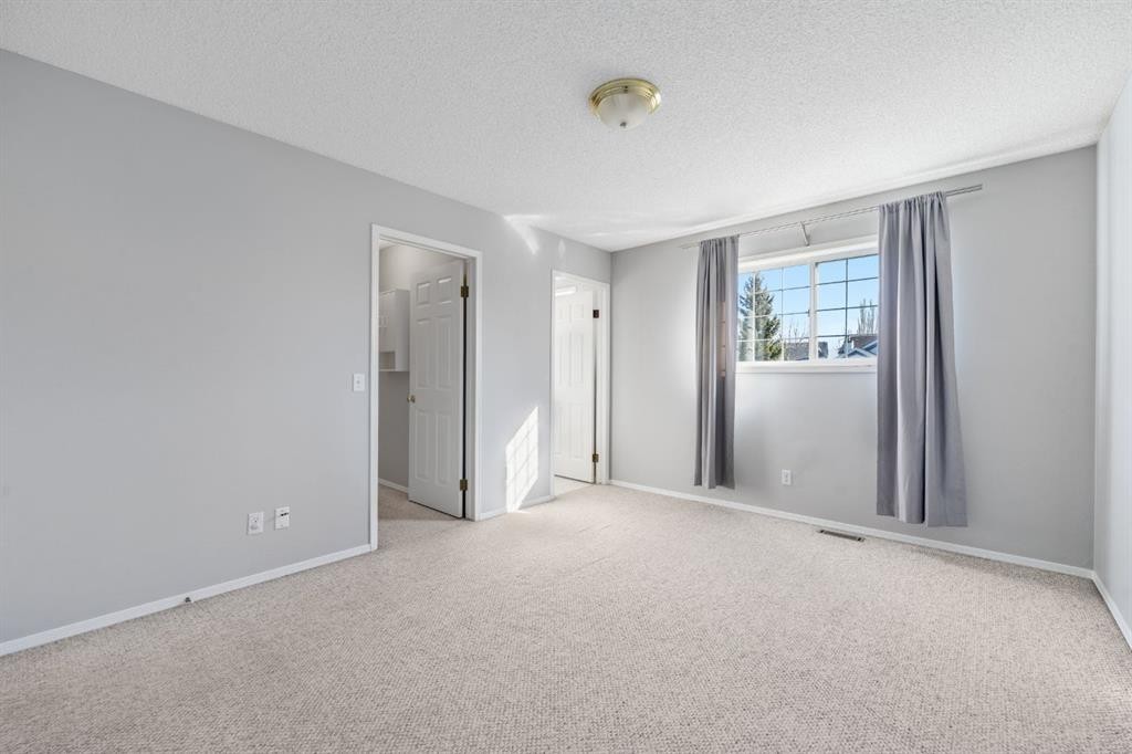 45 Country Hills Crescent Nw, Calgary, AB - Indoor Photo Showing Other Room