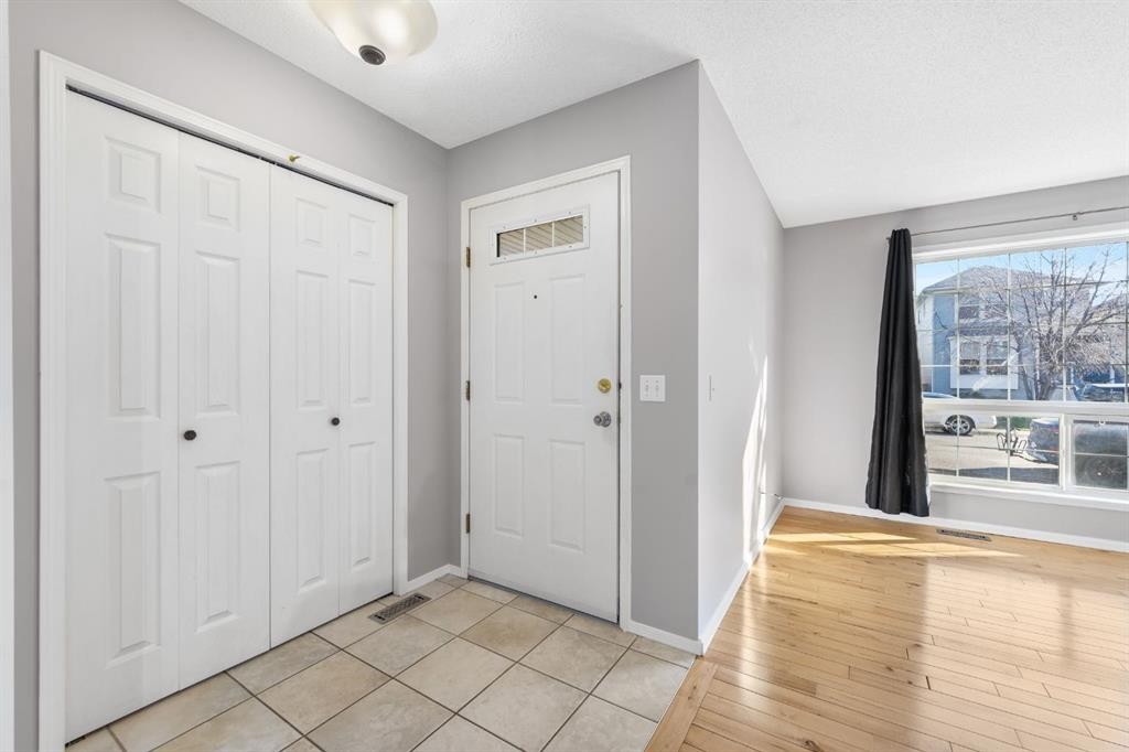 45 Country Hills Crescent Nw, Calgary, AB - Indoor Photo Showing Other Room