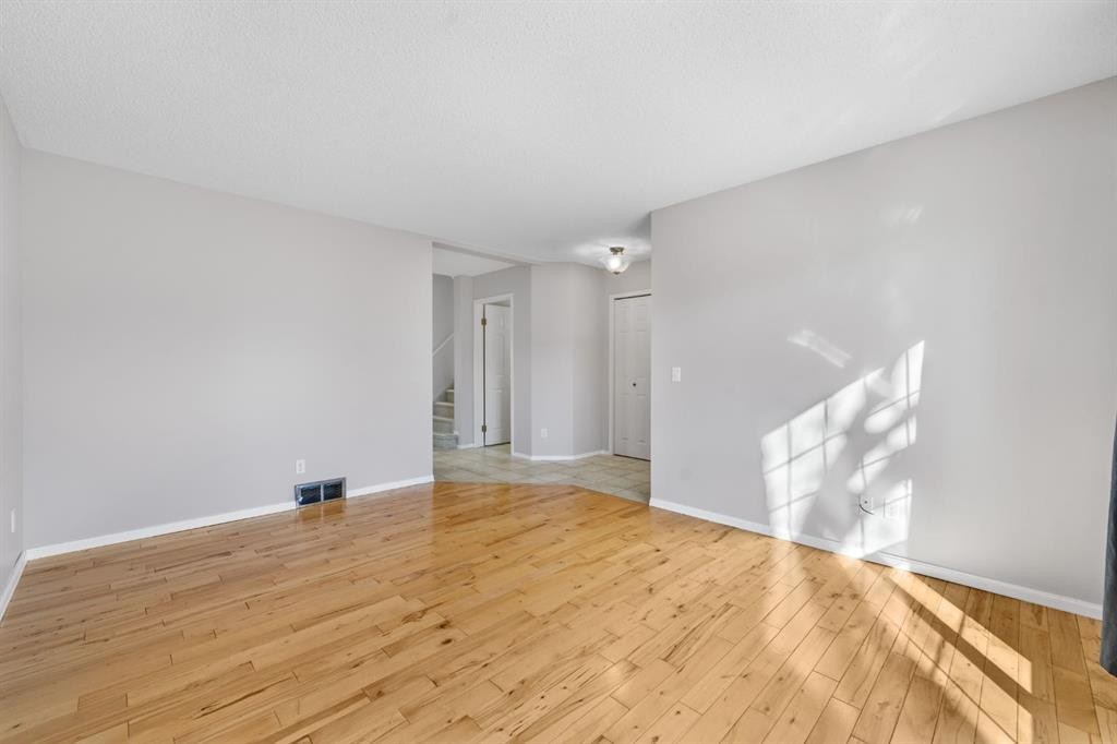 45 Country Hills Crescent Nw, Calgary, AB - Indoor Photo Showing Other Room