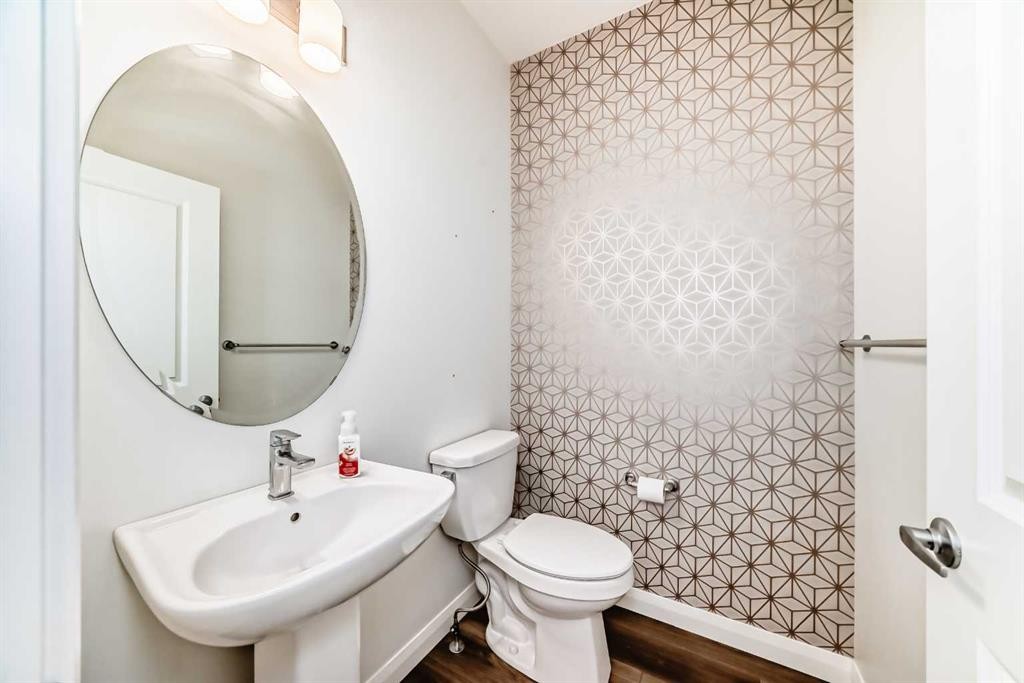 84 Evansfield Close Nw, Calgary, AB - Indoor Photo Showing Bathroom