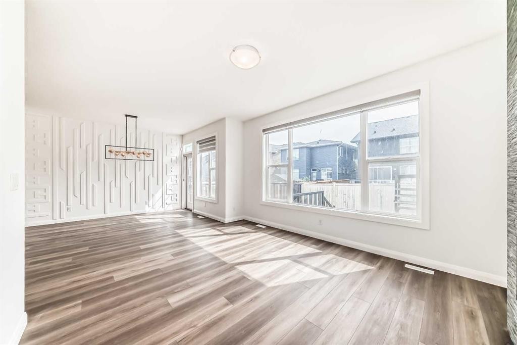 84 Evansfield Close Nw, Calgary, AB - Indoor Photo Showing Other Room