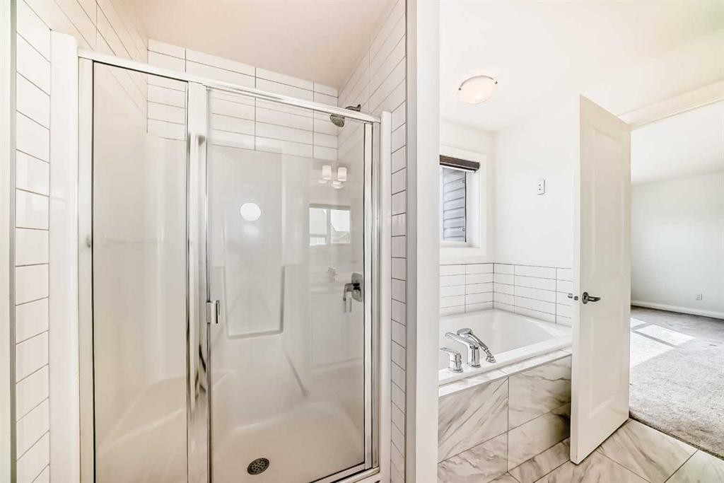 84 Evansfield Close Nw, Calgary, AB - Indoor Photo Showing Bathroom