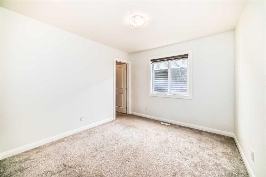 84 Evansfield Close Nw, Calgary, AB - Indoor Photo Showing Other Room