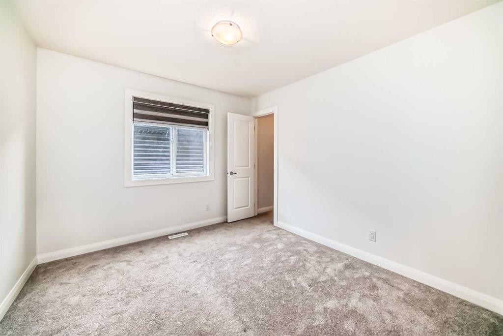 84 Evansfield Close Nw, Calgary, AB - Indoor Photo Showing Other Room
