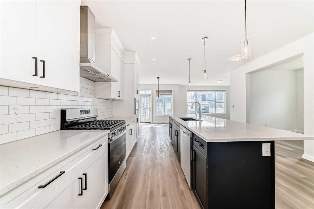 84 Evansfield Close Nw, Calgary, AB - Indoor Photo Showing Kitchen With Upgraded Kitchen