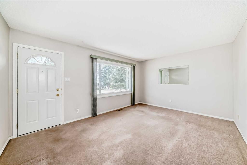 8315 Bowness Road Nw, Calgary, AB - Indoor Photo Showing Other Room