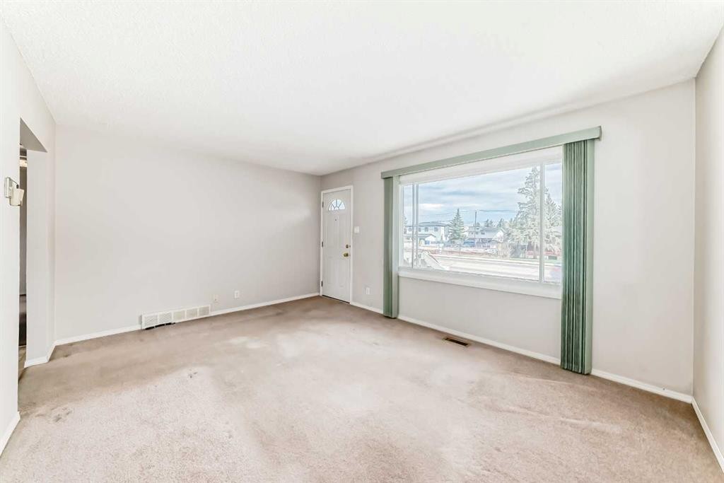 8315 Bowness Road Nw, Calgary, AB - Indoor Photo Showing Other Room