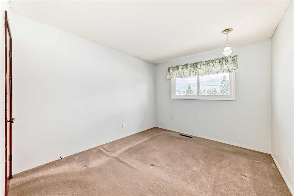 8315 Bowness Road Nw, Calgary, AB - Indoor Photo Showing Other Room