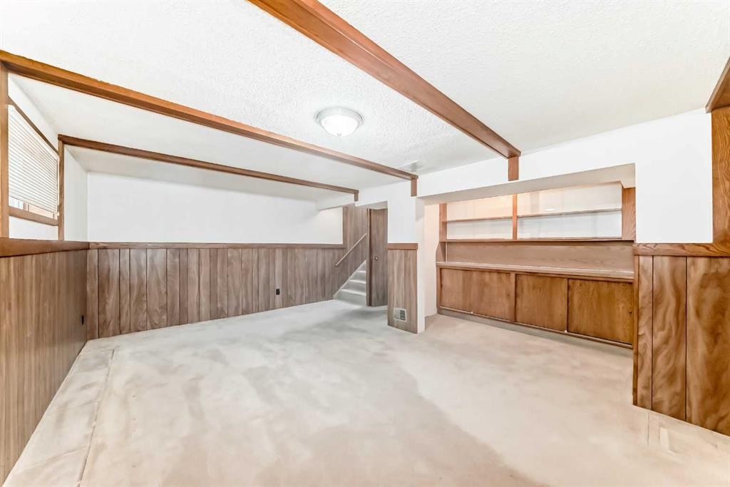 8315 Bowness Road Nw, Calgary, AB - Photo Showing Other Room