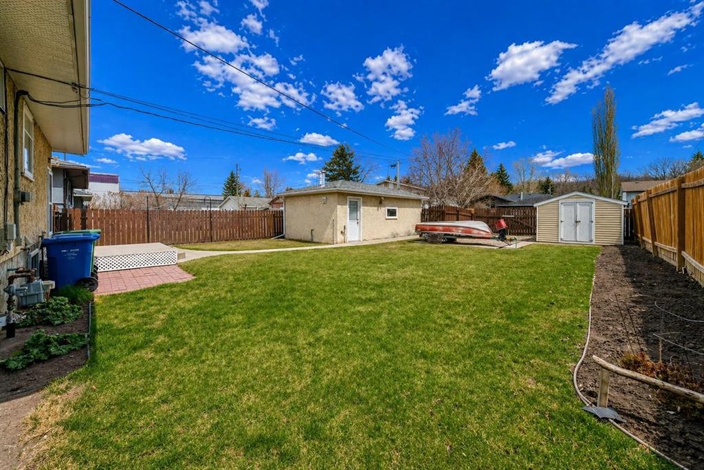 8315 Bowness Road Nw, Calgary, AB - Outdoor