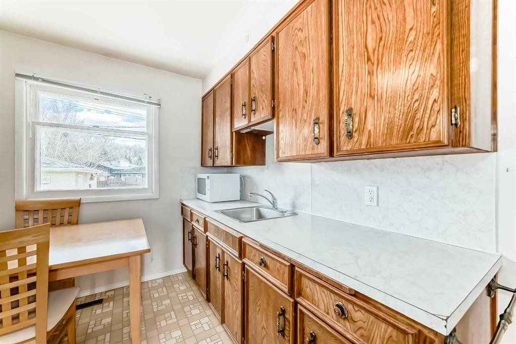 8315 Bowness Road Nw, Calgary, AB - Indoor Photo Showing Kitchen