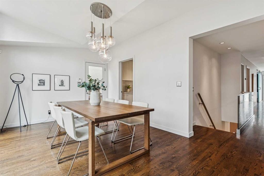 3905 Edison Crescent Sw, Calgary, AB - Indoor Photo Showing Dining Room