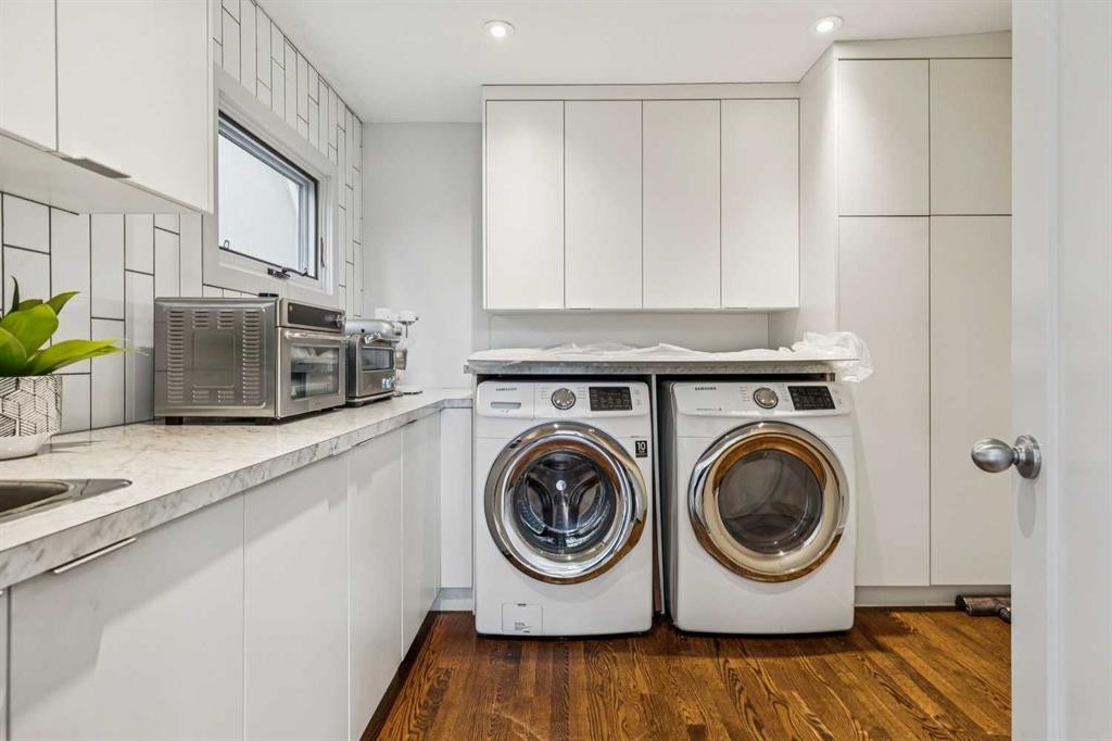 3905 Edison Crescent Sw, Calgary, AB - Indoor Photo Showing Laundry Room