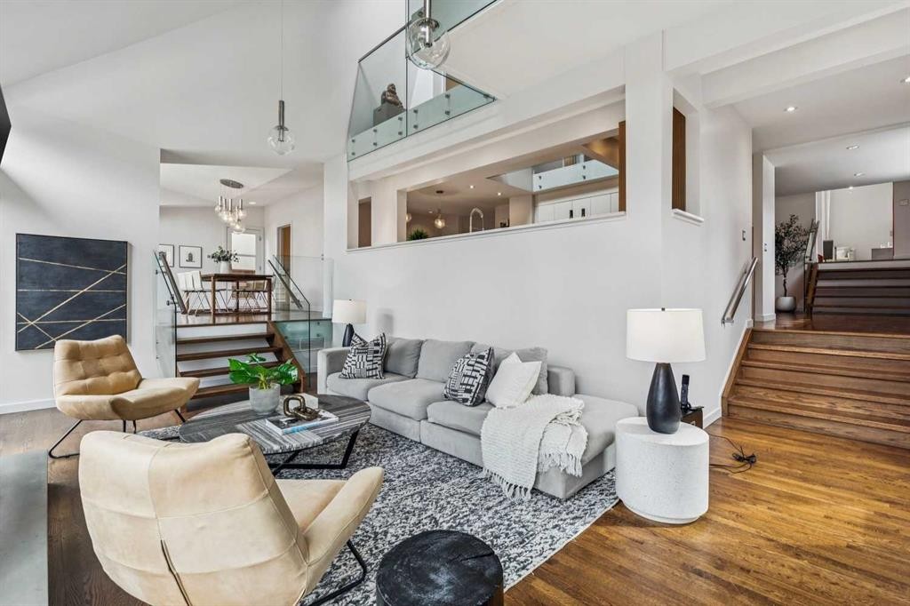 3905 Edison Crescent Sw, Calgary, AB - Indoor Photo Showing Living Room