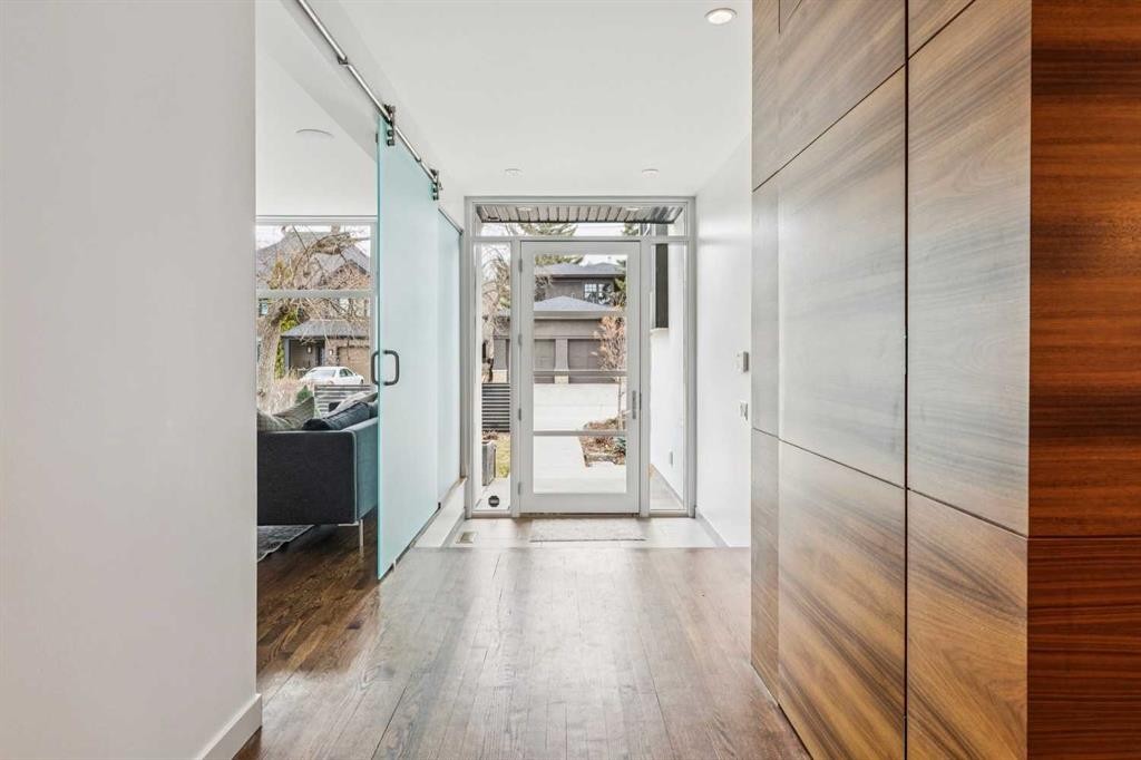 3905 Edison Crescent Sw, Calgary, AB - Indoor Photo Showing Other Room