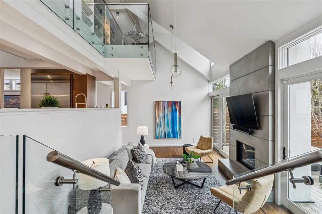 3905 Edison Crescent Sw, Calgary, AB - Indoor With Fireplace