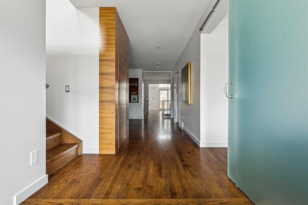 3905 Edison Crescent Sw, Calgary, AB - Indoor Photo Showing Other Room