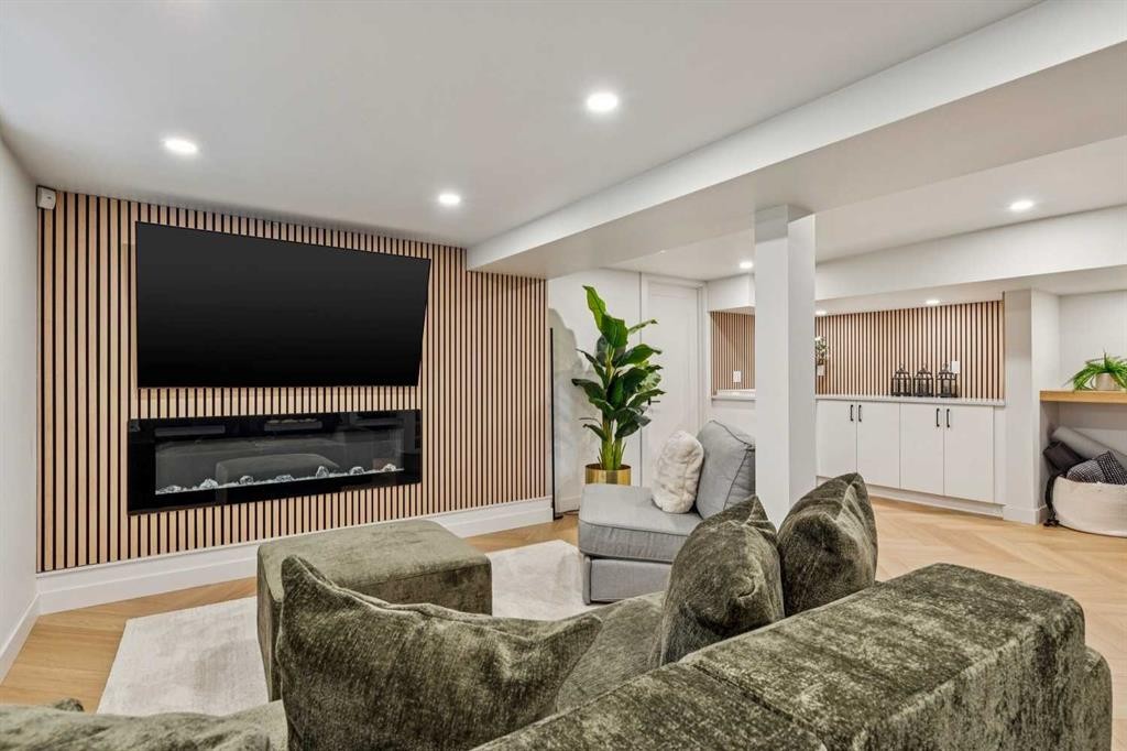 3905 Edison Crescent Sw, Calgary, AB - Indoor With Fireplace