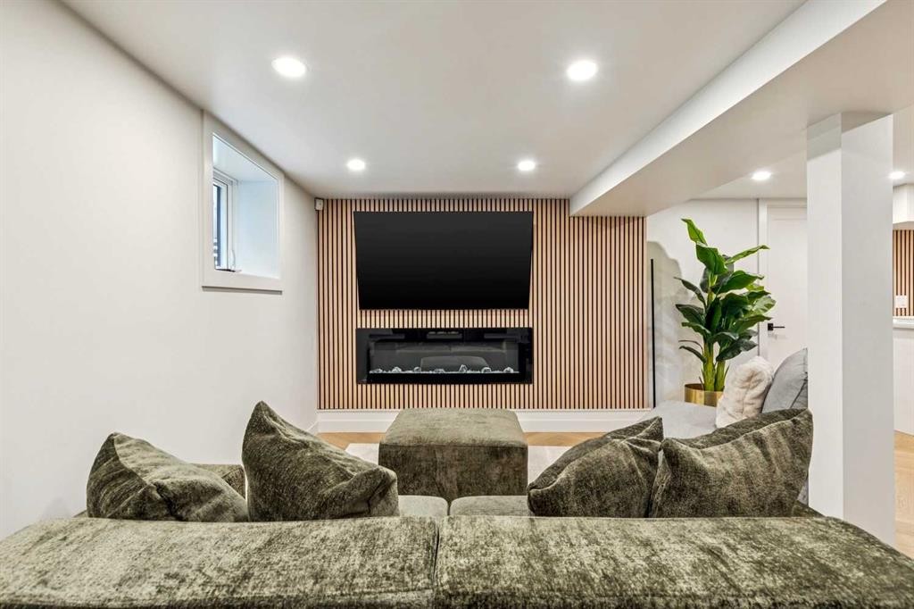 3905 Edison Crescent Sw, Calgary, AB - Indoor With Fireplace