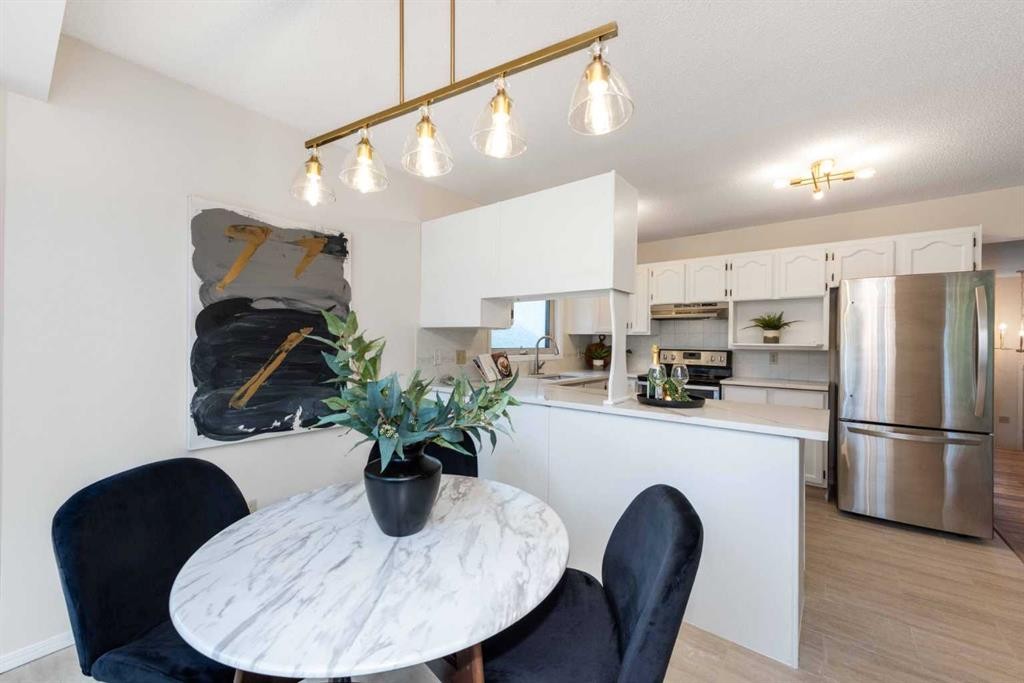 47 Hawkstone Drive Nw, Calgary, AB - Indoor
