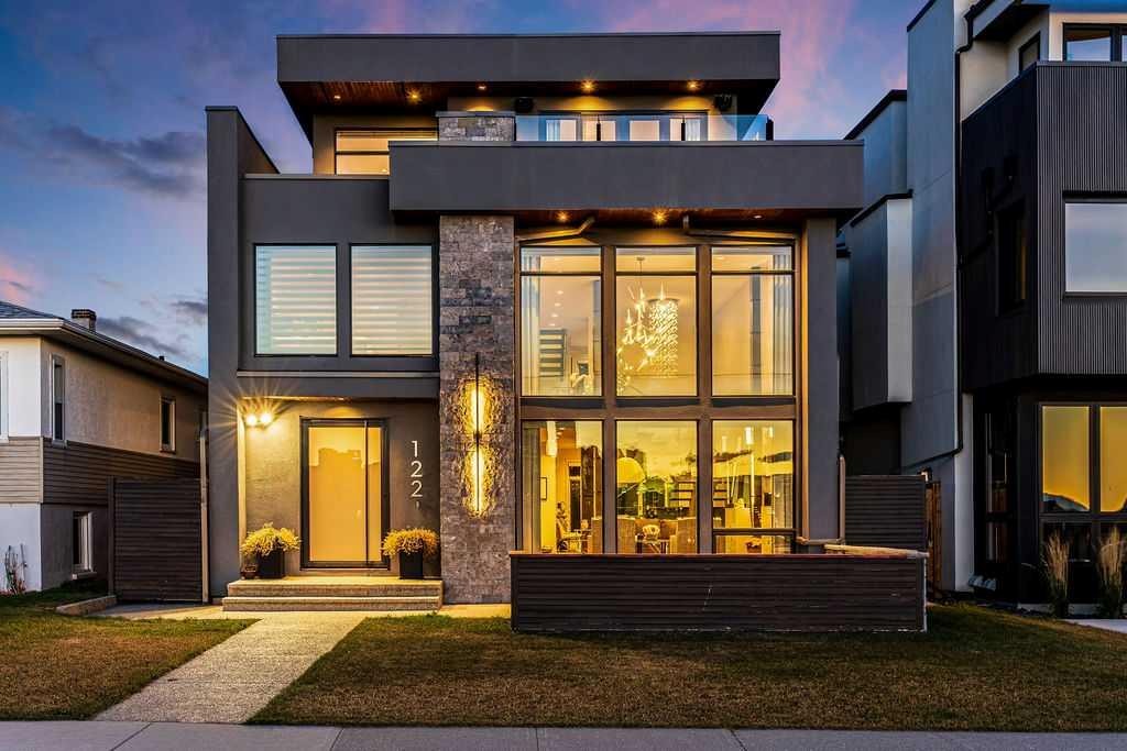 122 13 Street Ne, Calgary, AB - Outdoor