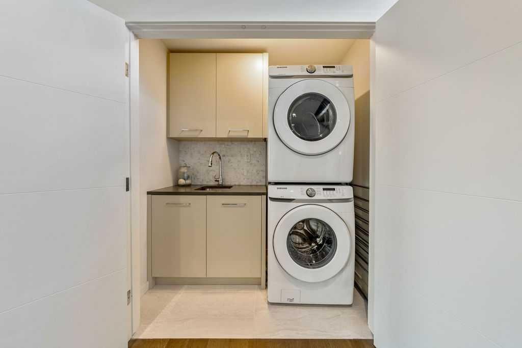 122 13 Street Ne, Calgary, AB - Indoor Photo Showing Laundry Room