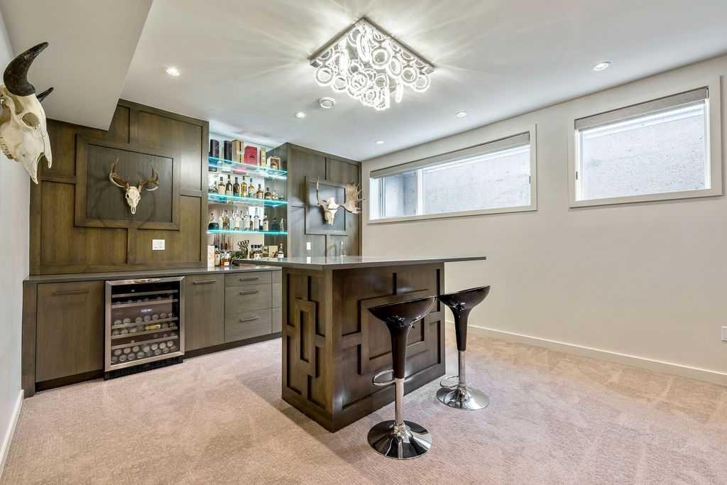 122 13 Street Ne, Calgary, AB - Indoor Photo Showing Other Room