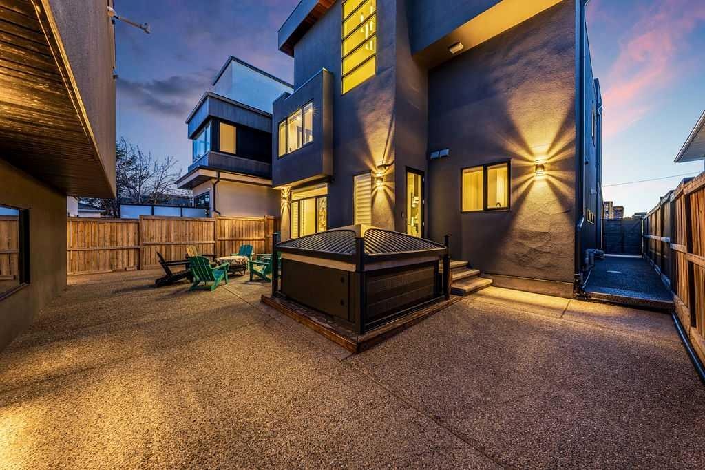 122 13 Street Ne, Calgary, AB - Outdoor With Exterior