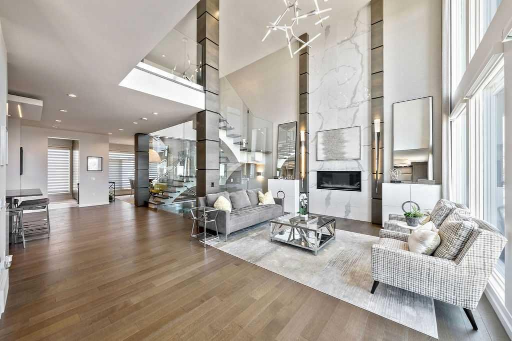 122 13 Street Ne, Calgary, AB - Indoor With Fireplace