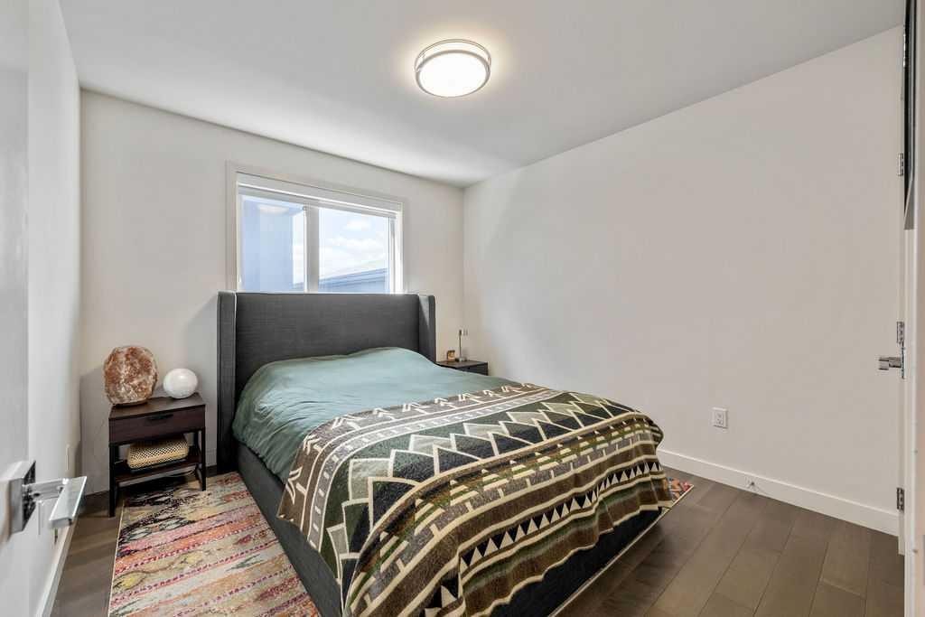 122 13 Street Ne, Calgary, AB - Indoor Photo Showing Bedroom