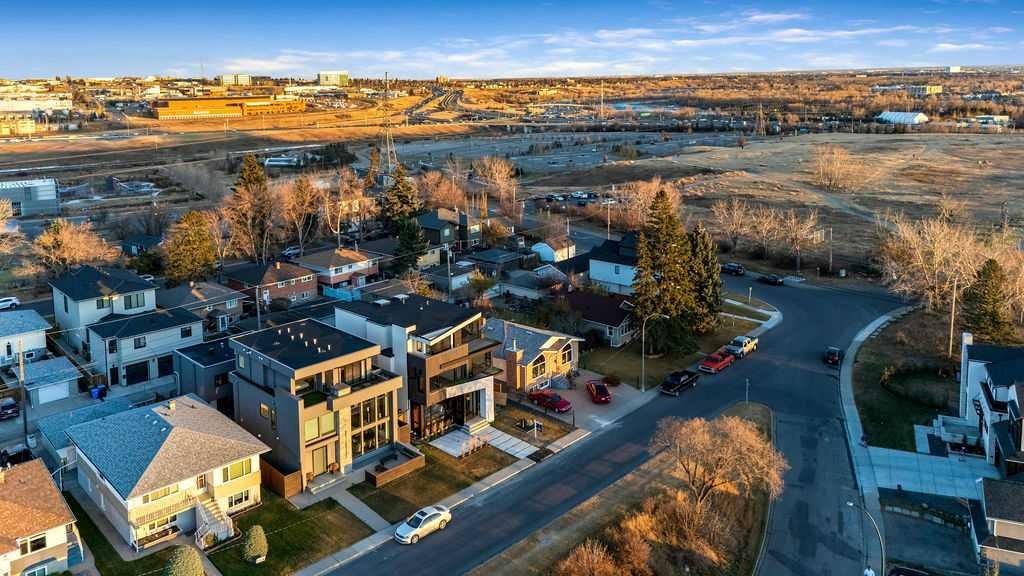 122 13 Street Ne, Calgary, AB - Outdoor With View